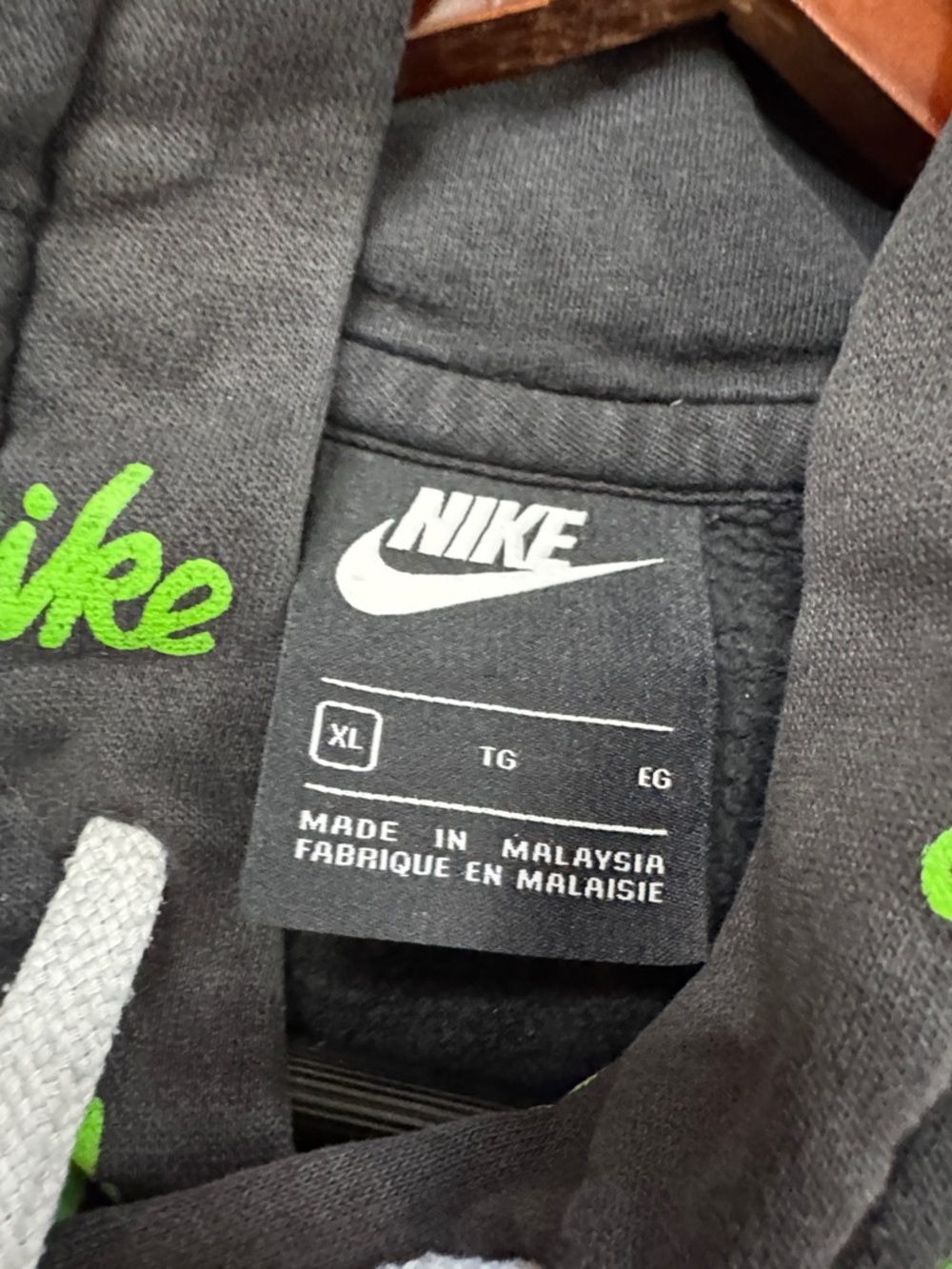 Nike vintage Black Hoodie with Green Script logo Print XL - Picture 10 of 12